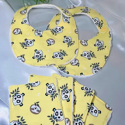 Bavoirs et lingettes panda