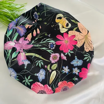 BONNET DE DOUCHE FLEURI FOND NOIR DOS