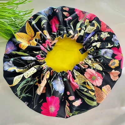 BONNET DE DOUCHE FLEURI FOND NOIR