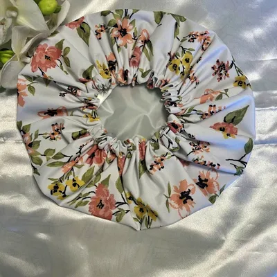 bonnet de douche fleurs