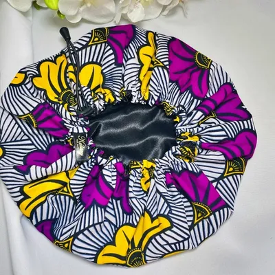 bonnet de nuit en satin fleurs de mariage violet