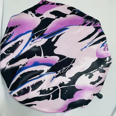 Bonnet de nuit en satin léopard violet