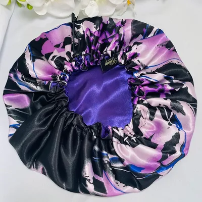 Bonnet de nuit en satin léopard violet