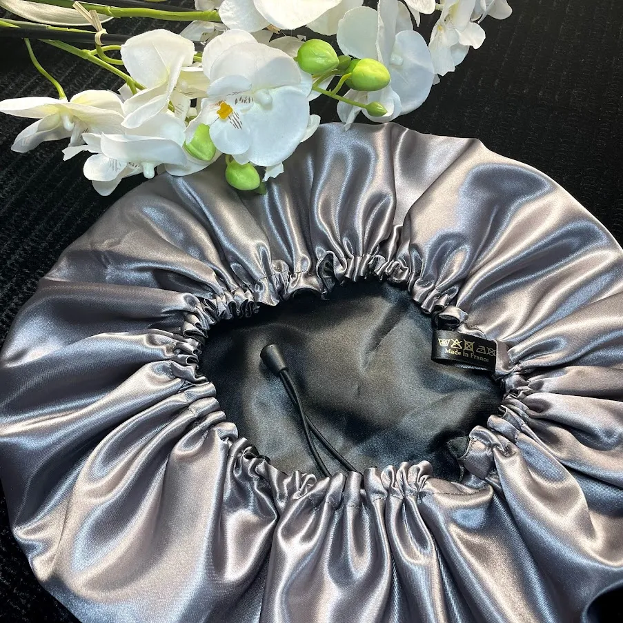 Bonnet de nuit en satin noir et gris