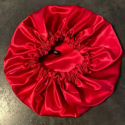 bonnet de nuit en satin rouge