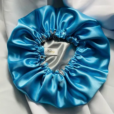bonnet en satin bleu girafe à personnaliser 2