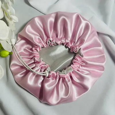 bonnet en satin enfant rose girafe à personnaliser 