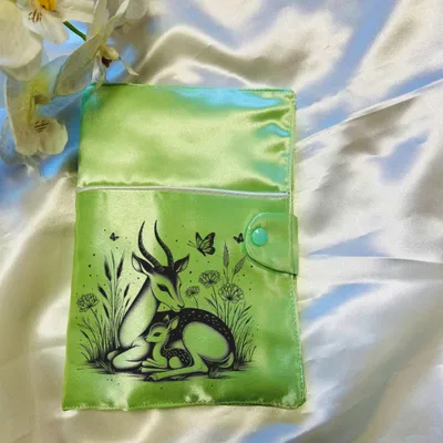 Protège carnet de santé en satin antilope 