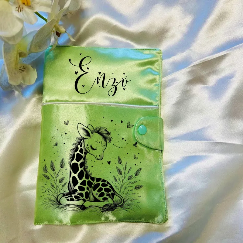 Protège carnet de santé en satin girafe