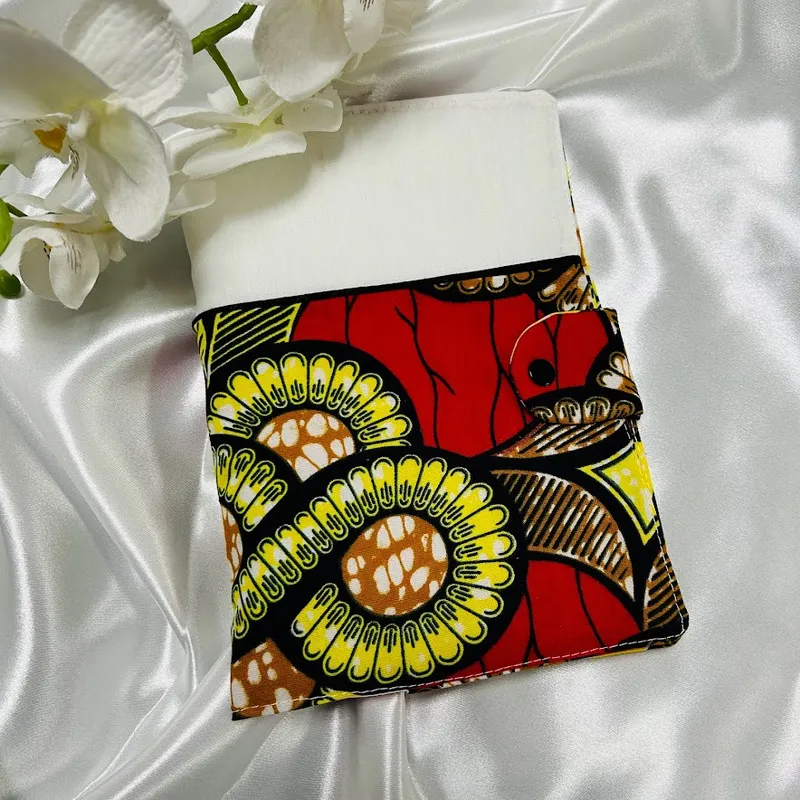 protege carnet en tissu wax rouge