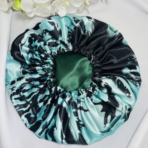 bonnet de nuit en satin léopard vert