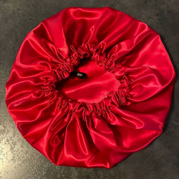 bonnet de nuit en satin rouge