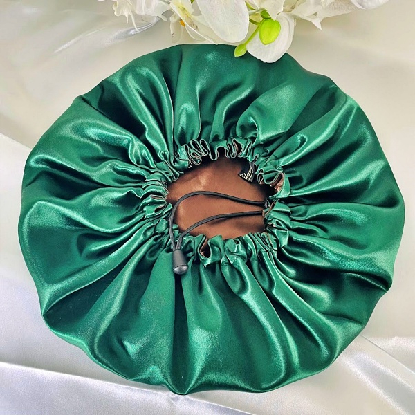 bonnet de nuit en satin vert bouteille et marron