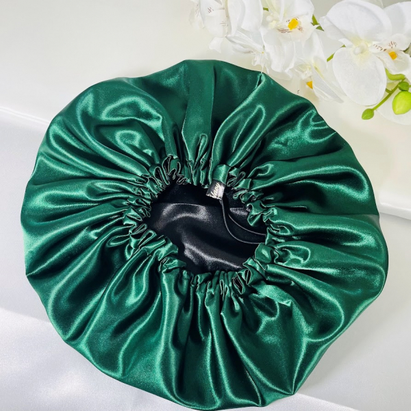 BONNET DE NUIT EN SATIN VERT ET NOIR KALAVY