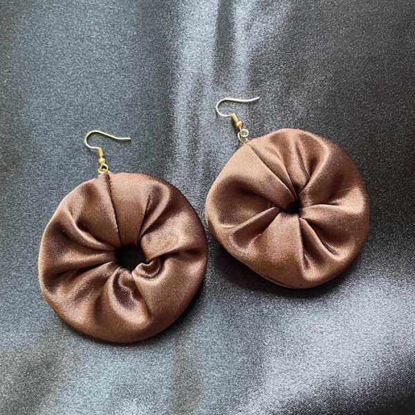 boucles d'oreilles créoles en satin