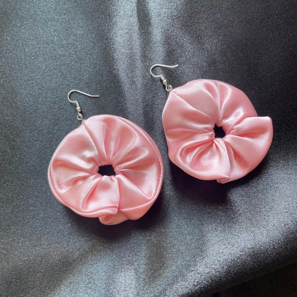 boucles d'oreilles créoles en satin