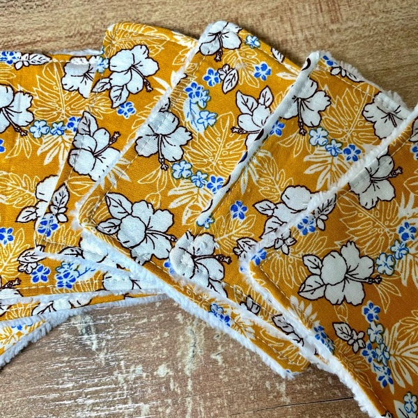 lingette lavable fleurs hibiscus moutarde
