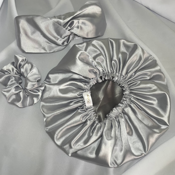 pack bonnet en satin gris clair 