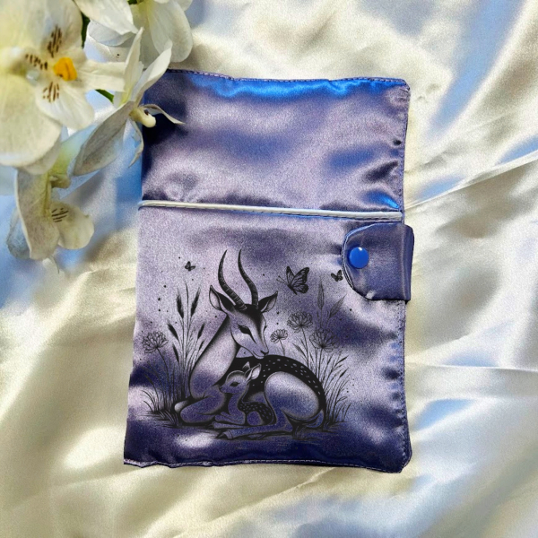 Protège carnet de santé en satin antilope 