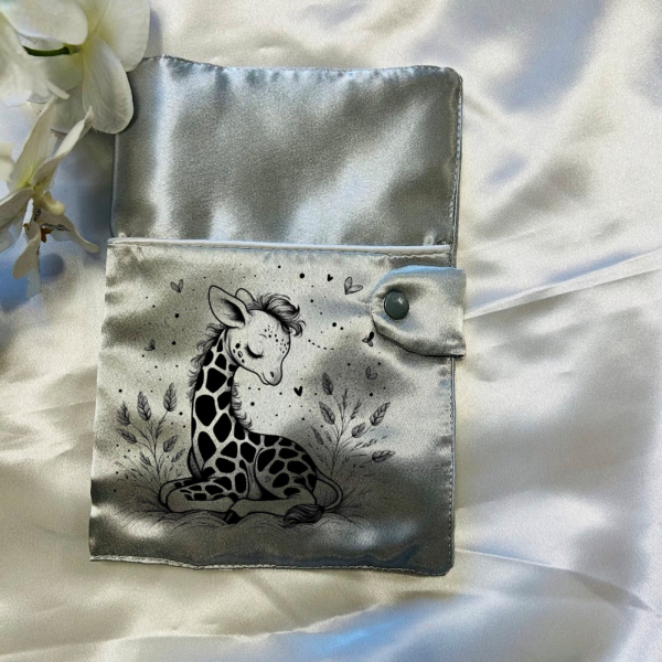 Protège carnet de santé en satin girafe 