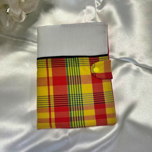 Protège carnet de santé en tissu madras 